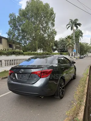 Toyota Corolla SE (1.8L 4cyl 6M) 2018 Gray