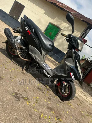 Yamaha 2000 Black