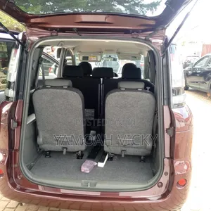 Toyota Sienta 2014 Brown