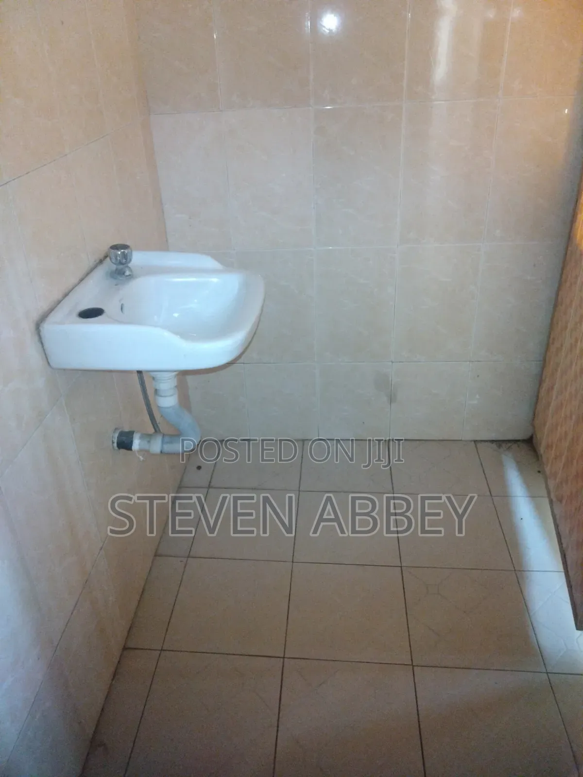 3bdrm Apartment in Adom Agency, Teshie for rent