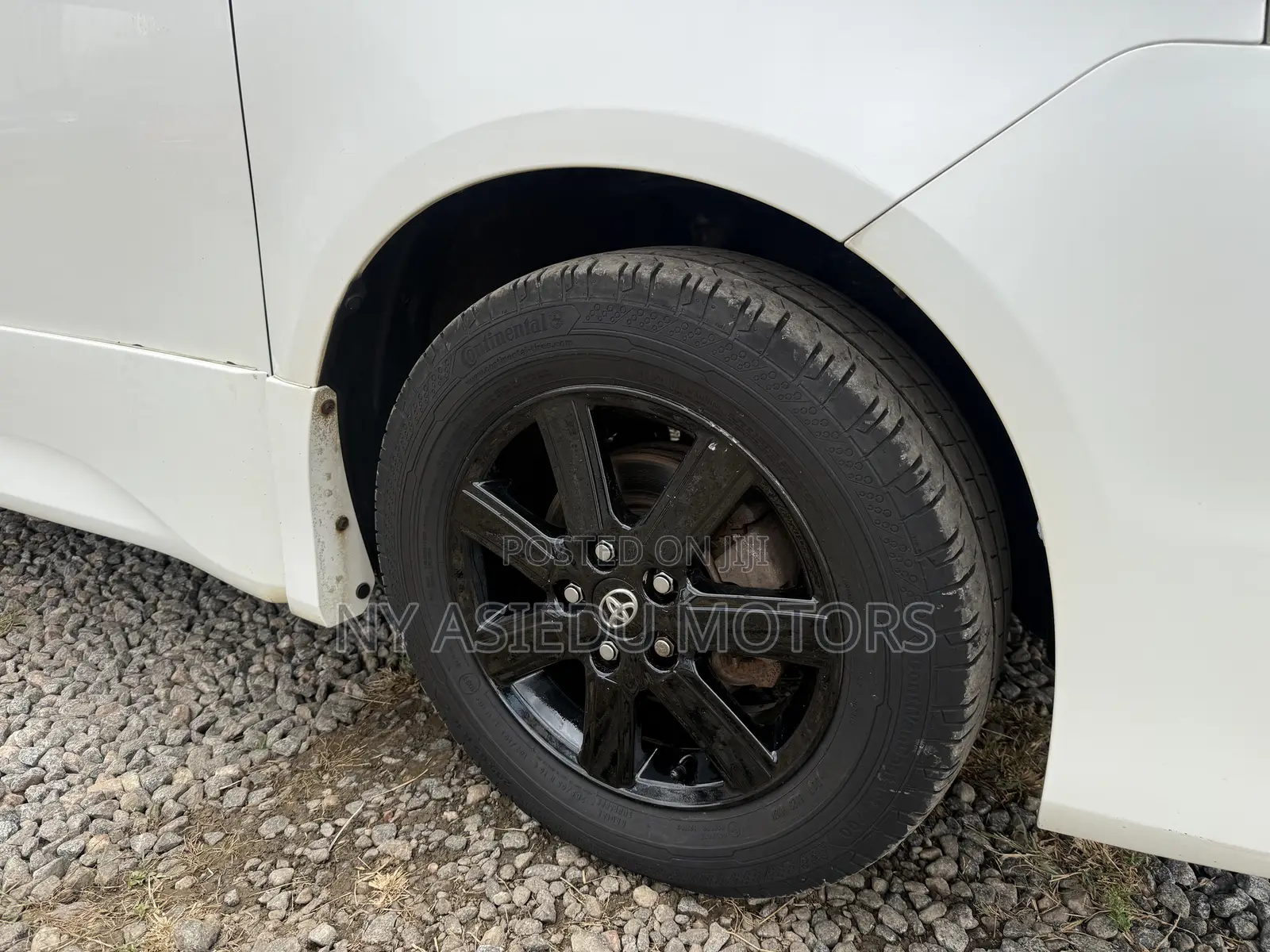 Toyota Voxy V 2WD 8-Seater 2010 White