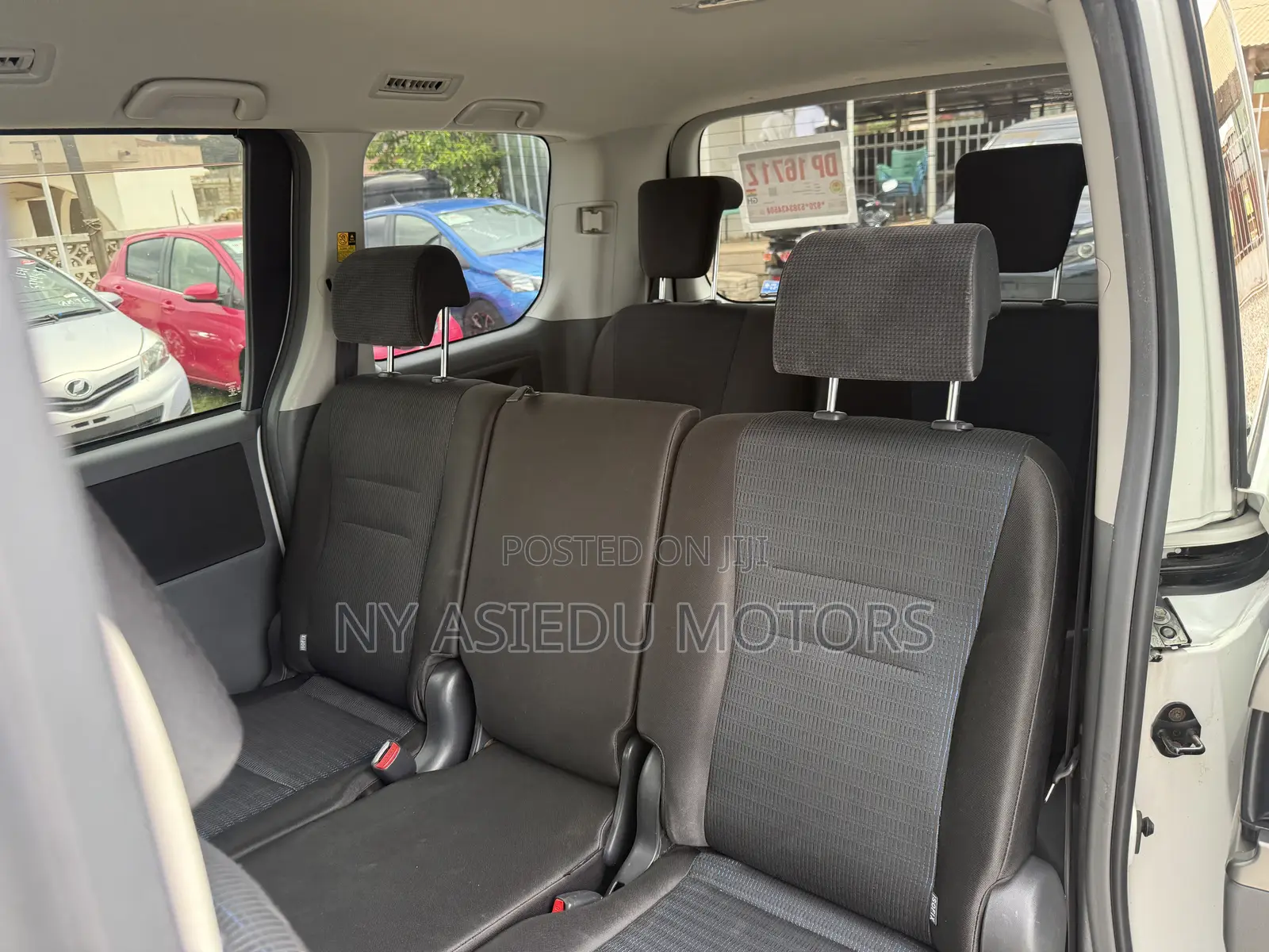 Toyota Voxy V 2WD 8-Seater 2010 White