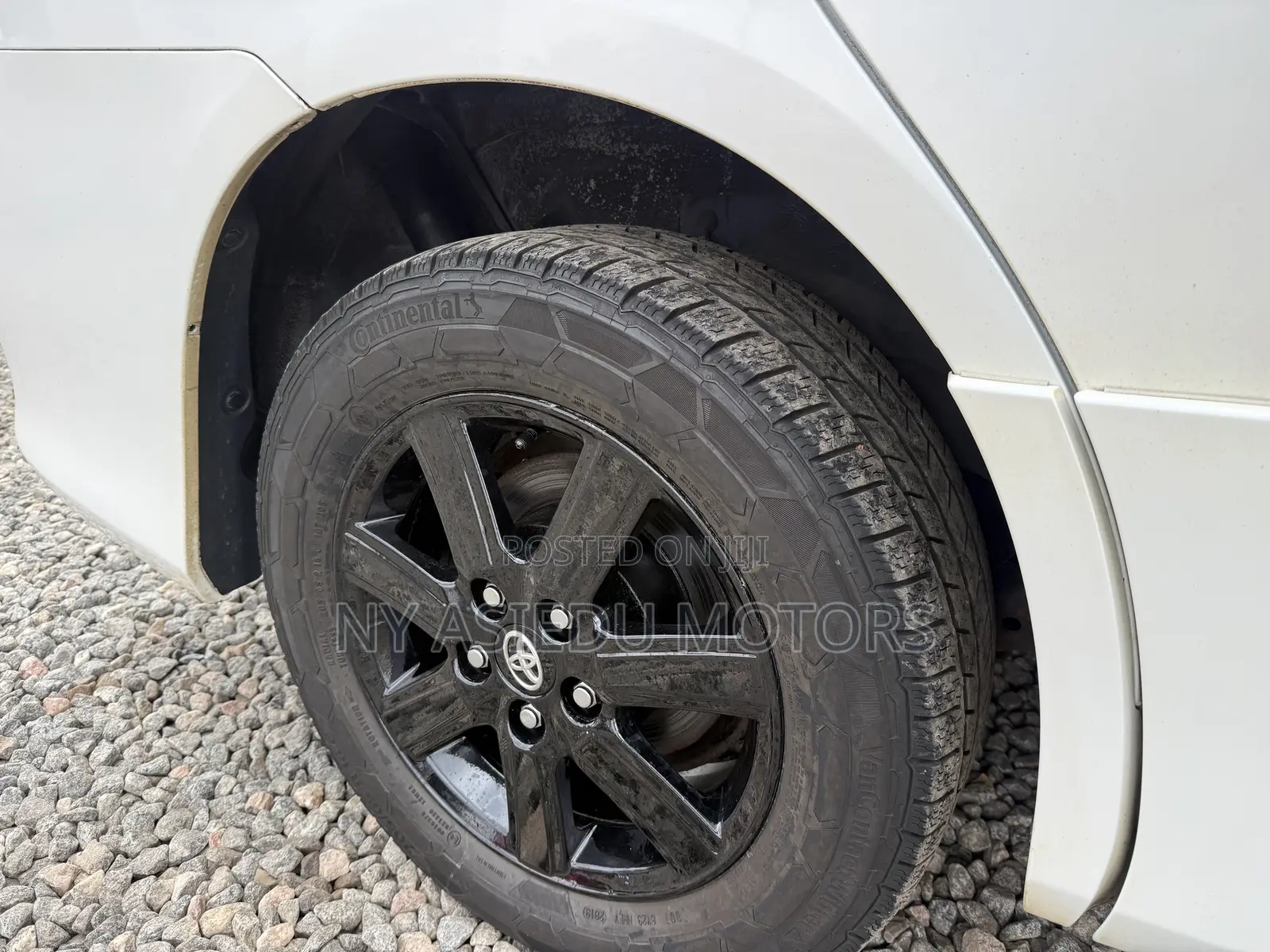 Toyota Voxy V 2WD 8-Seater 2010 White
