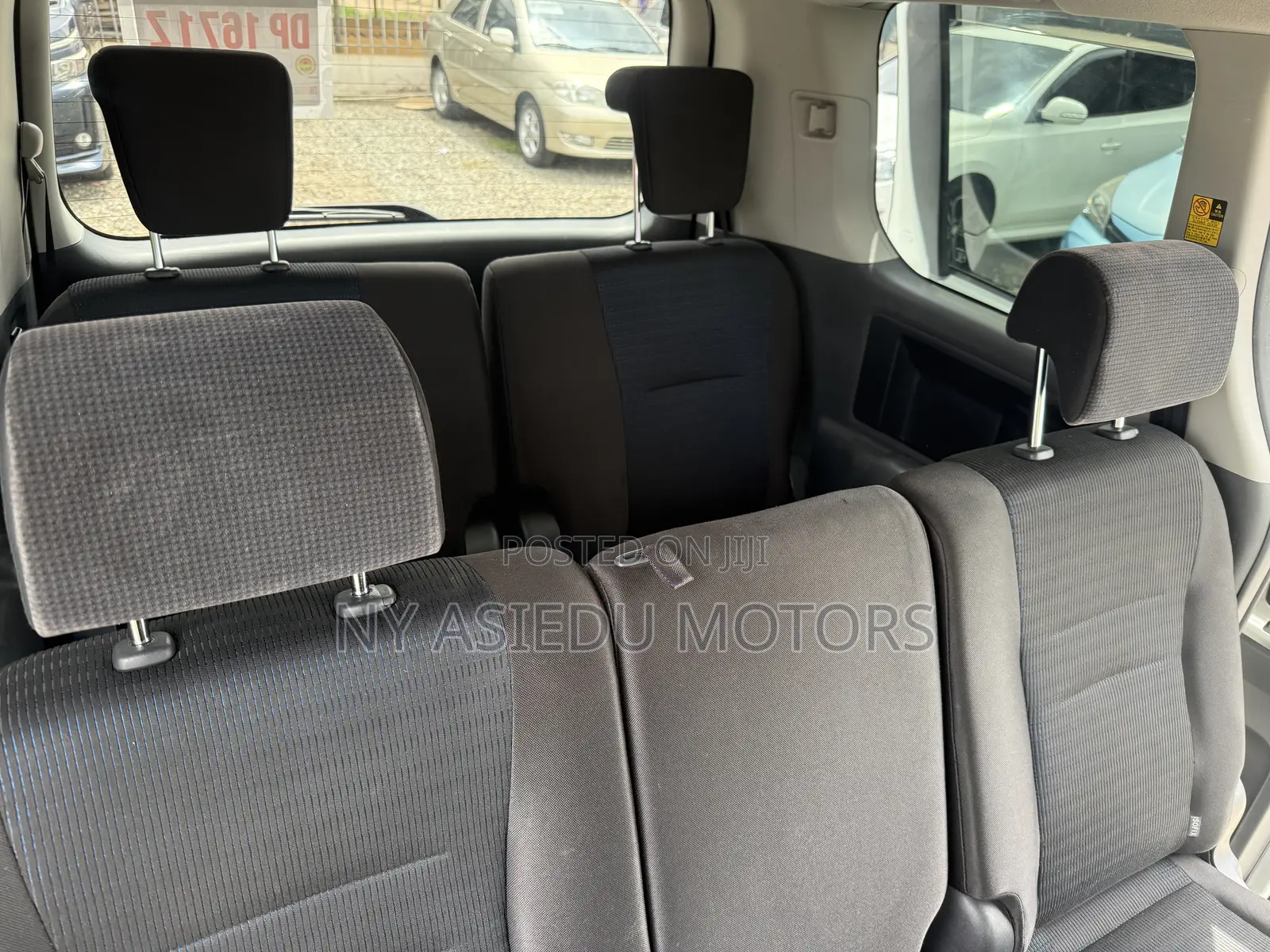 Toyota Voxy V 2WD 8-Seater 2010 White