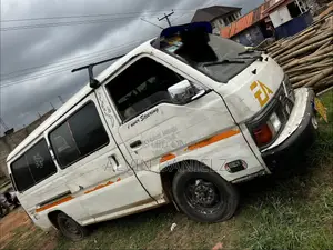 Nissan Caravan (Urvan) 2002 White