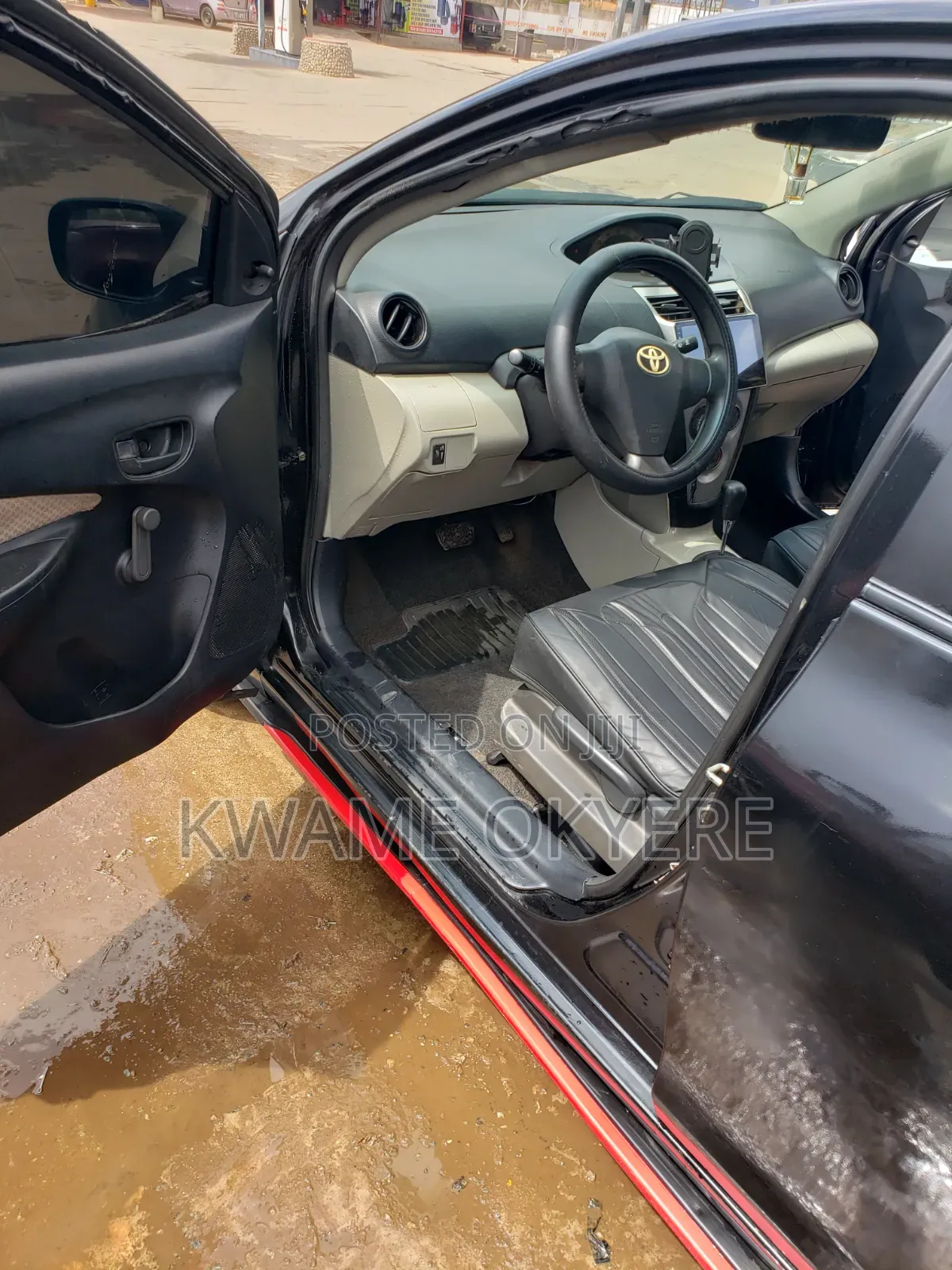 Toyota Yaris 2010 Black