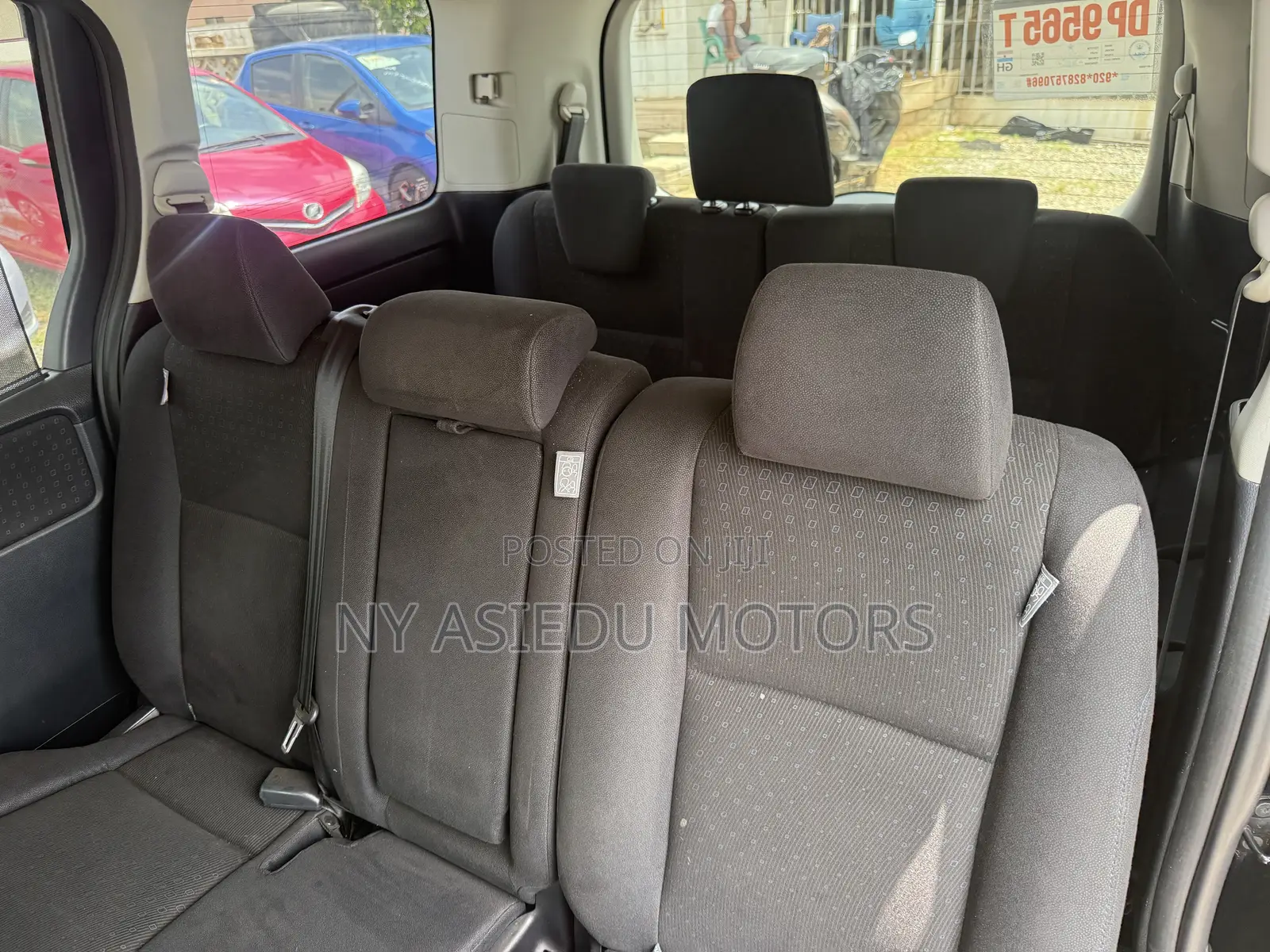 Toyota Voxy V 2WD 8-Seater 2014 White