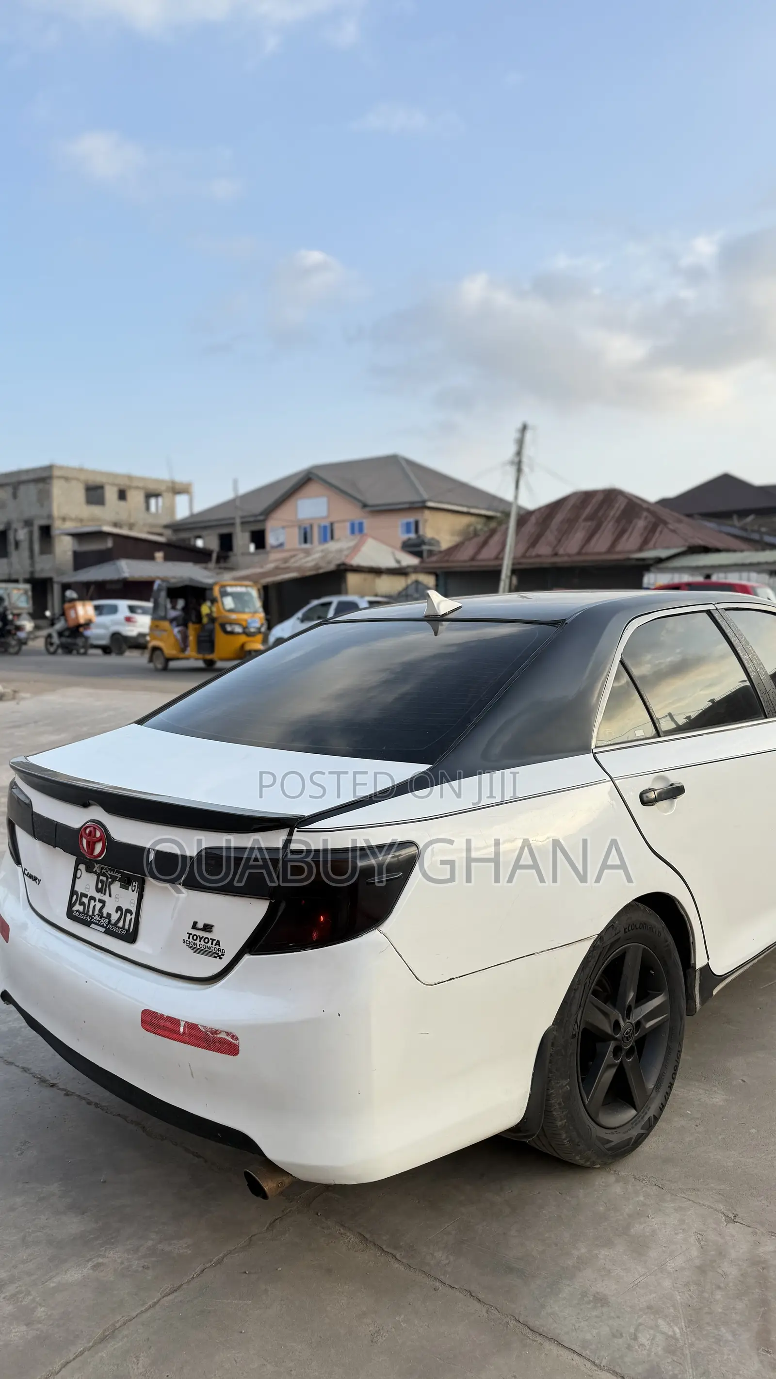 Toyota Camry LE 4dr Sedan (2.5L 4cyl 6A) 2013 White