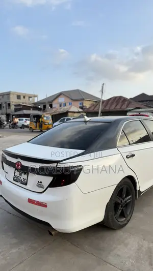 Toyota Camry LE 4dr Sedan (2.5L 4cyl 6A) 2013 White