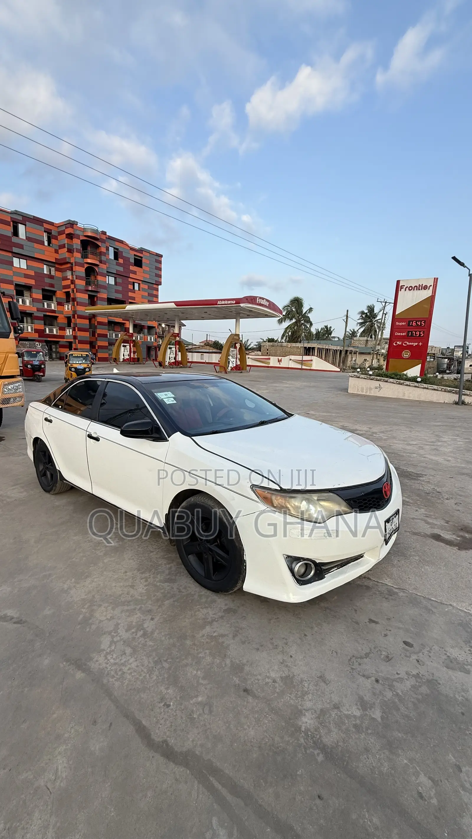 Toyota Camry LE 4dr Sedan (2.5L 4cyl 6A) 2013 White