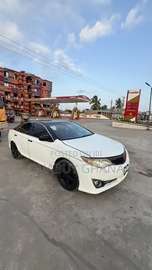 Toyota Camry LE 4dr Sedan (2.5L 4cyl 6A) 2013 White