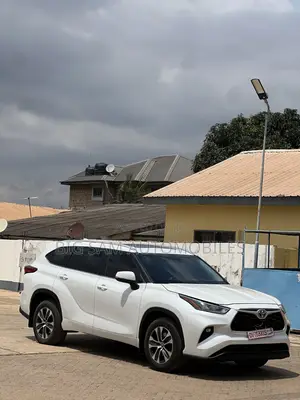 Toyota Highlander XLE 2022 White