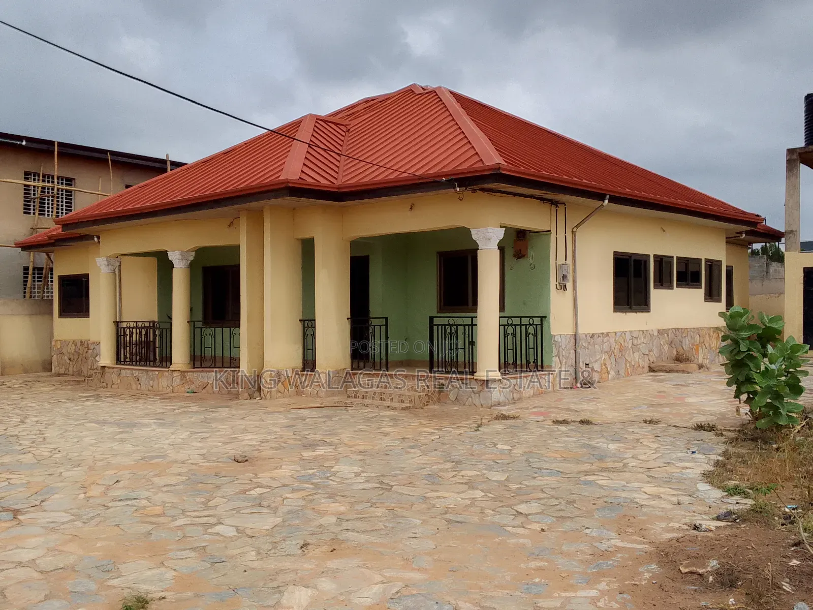 3bdrm House in Near Lake Side Com 8, Adenta for rent