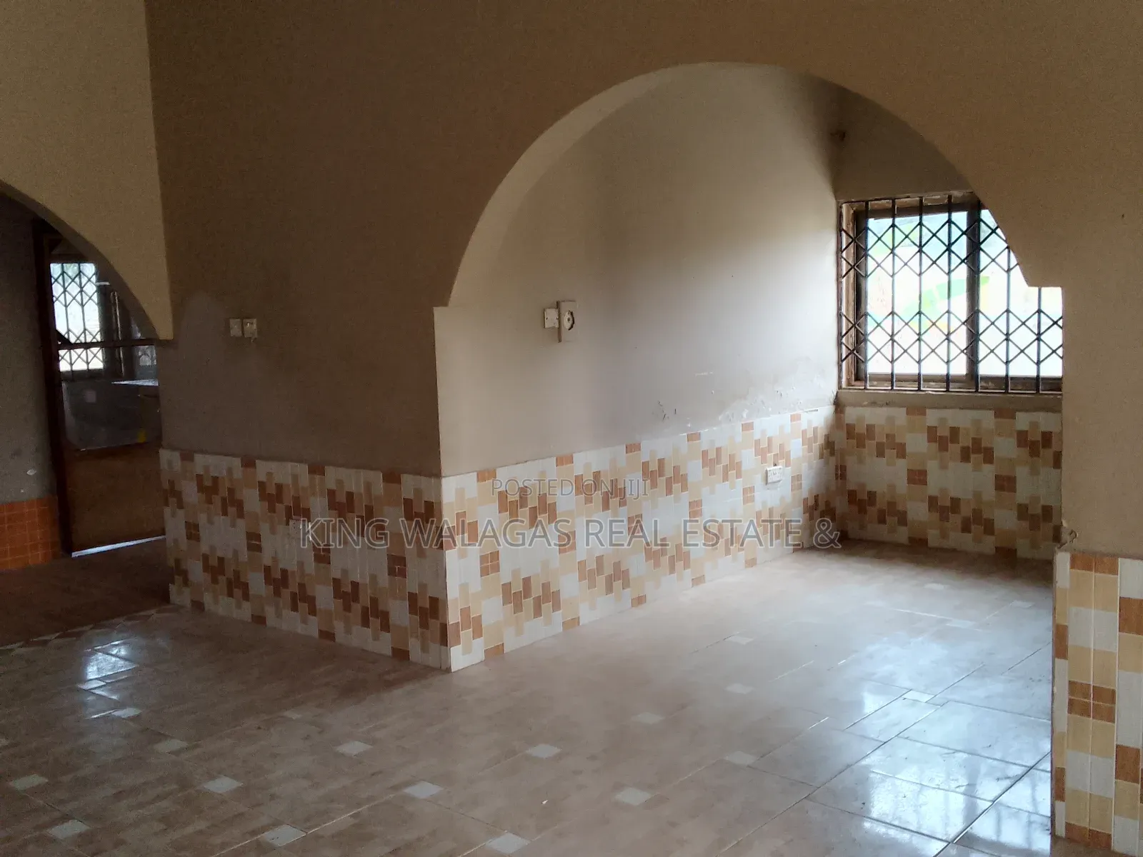3bdrm House in Near Lake Side Com 8, Adenta for rent