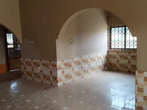 3bdrm House in Near Lake Side Com 8, Adenta for rent