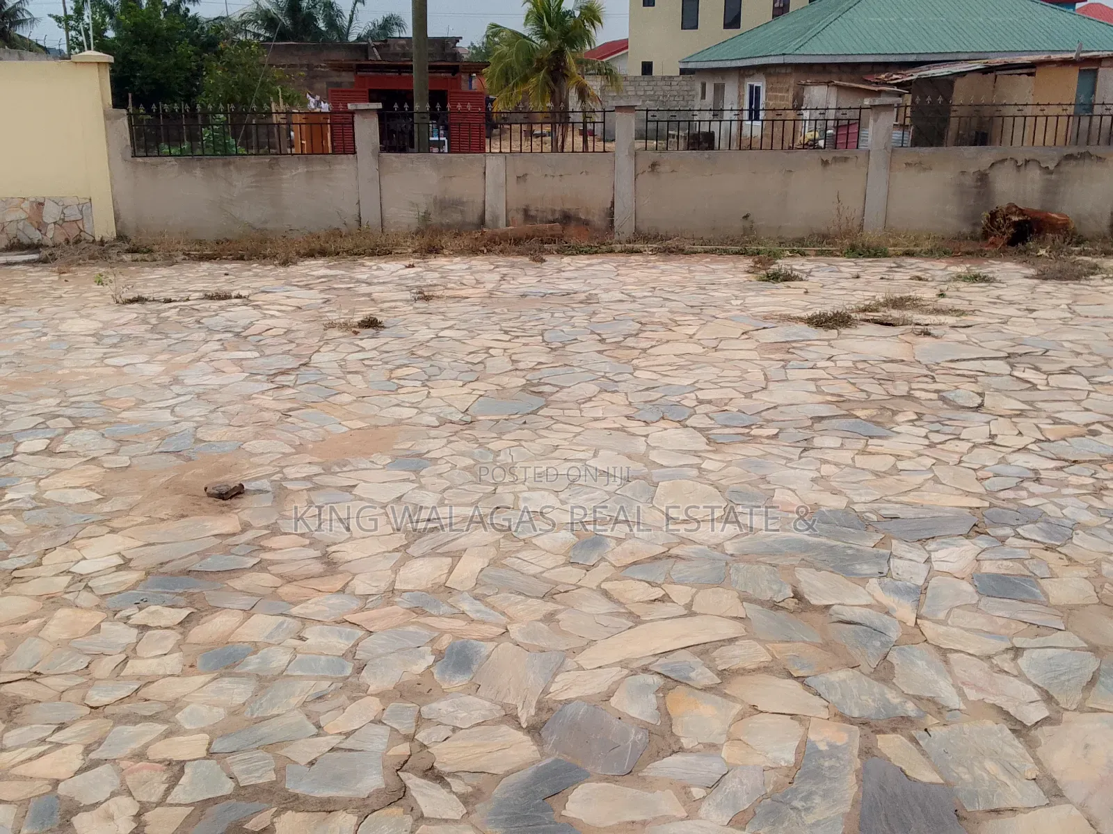 3bdrm House in Near Lake Side Com 8, Adenta for rent