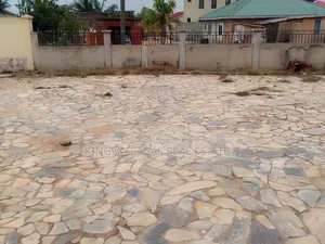 3bdrm House in Near Lake Side Com 8, Adenta for rent