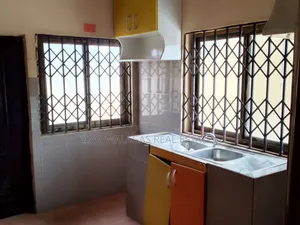 3bdrm House in Near Lake Side Com 8, Adenta for rent