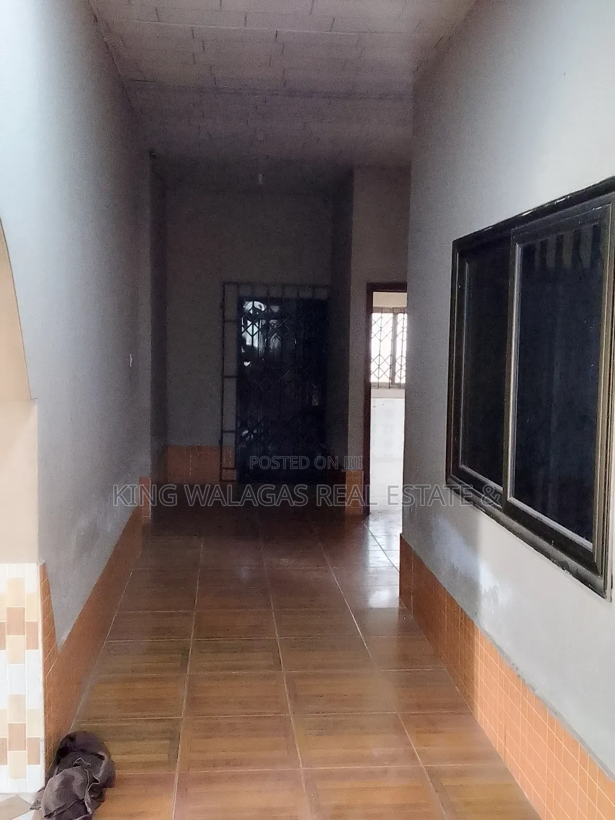 3bdrm House in Near Lake Side Com 8, Adenta for rent