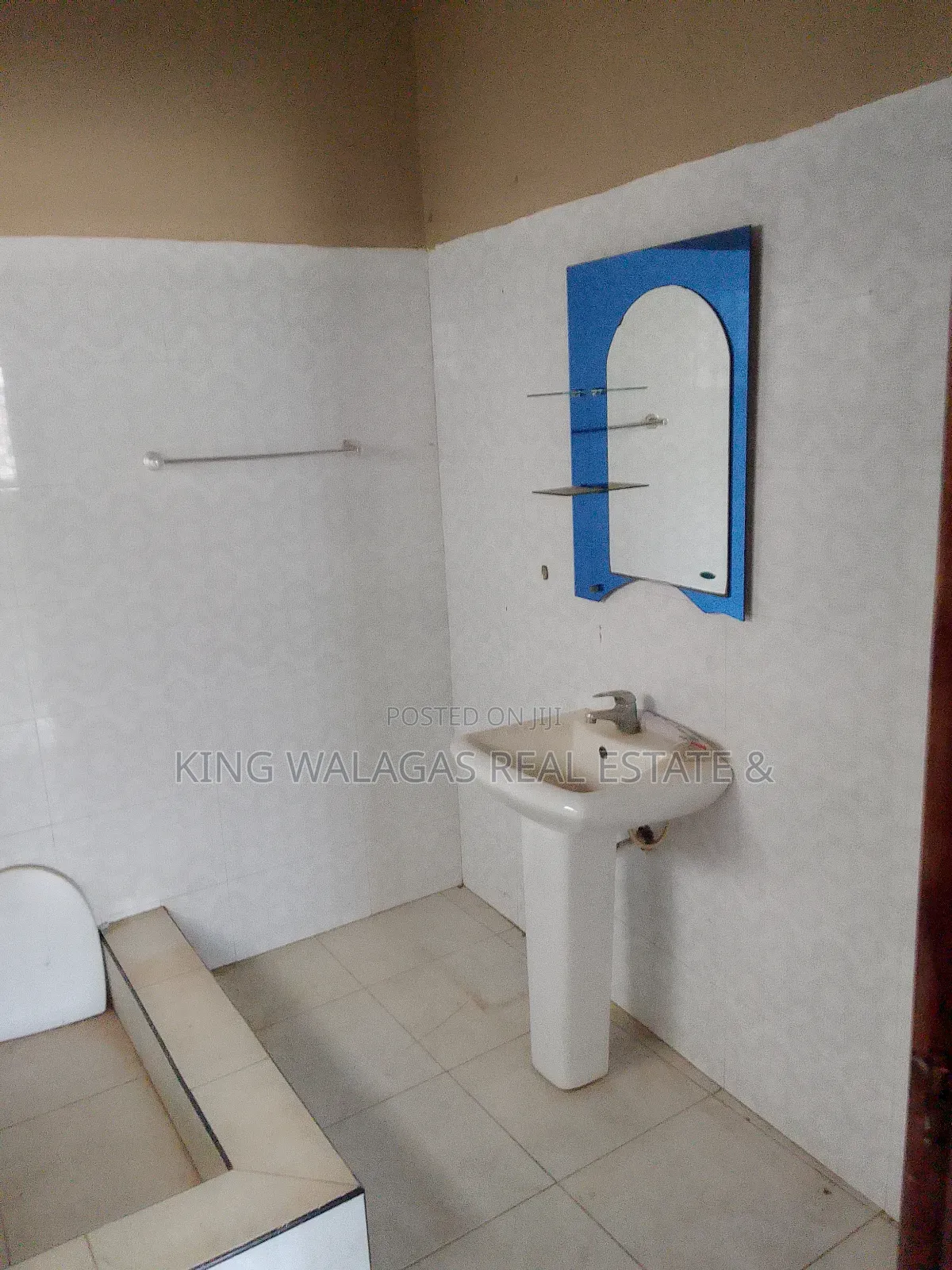 3bdrm House in Near Lake Side Com 8, Adenta for rent