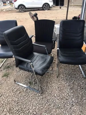 Executive Visitors Chair in Black