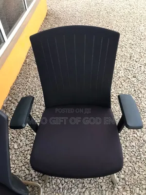 Executive Visitors Chair in Black