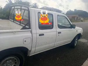 Nissan Hardbody 1999 White