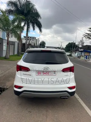 Hyundai Santa Fe SE AWD 2017 White