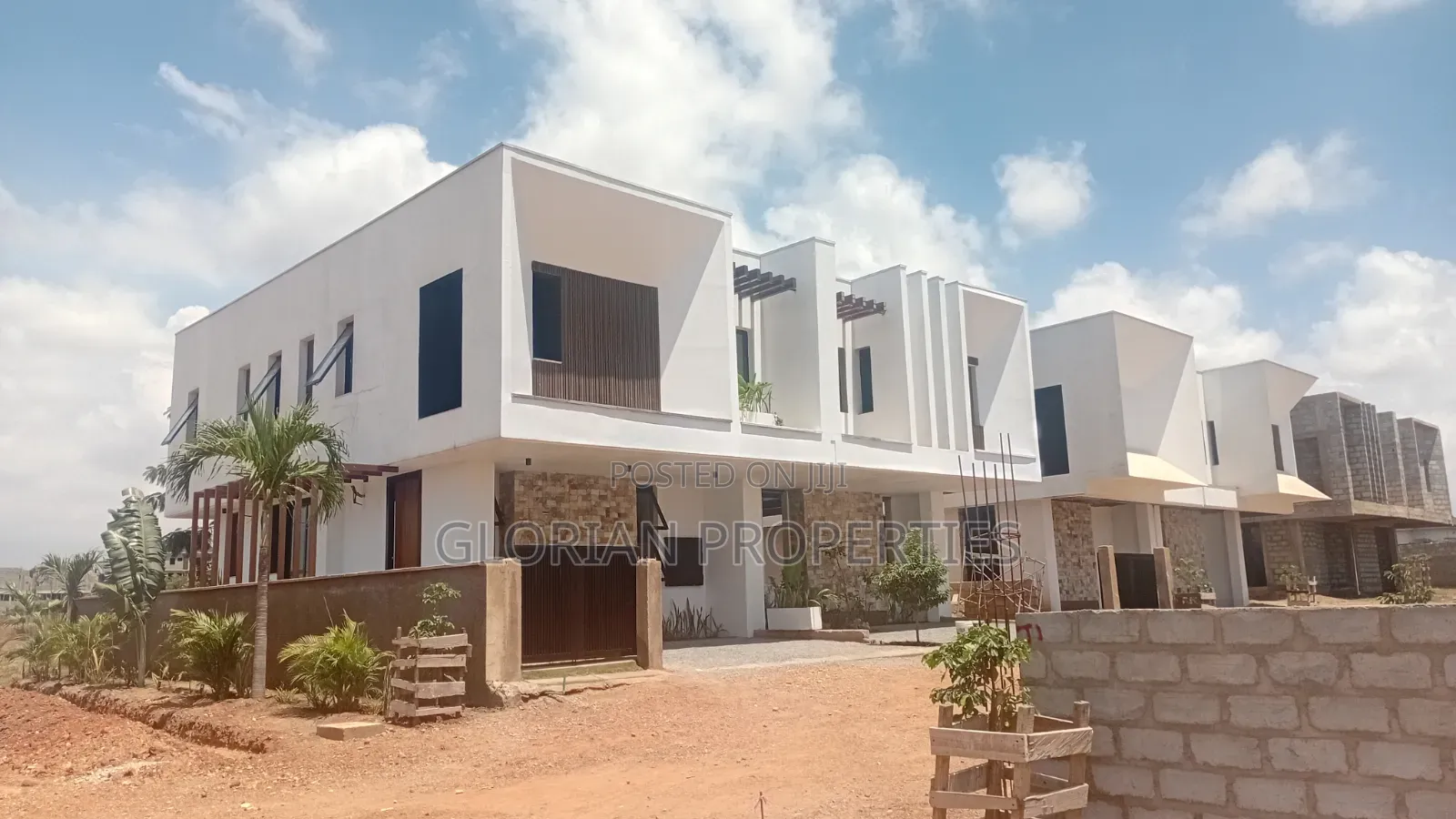 3bdrm Duplex in Highcrest Homes, Police Station for sale