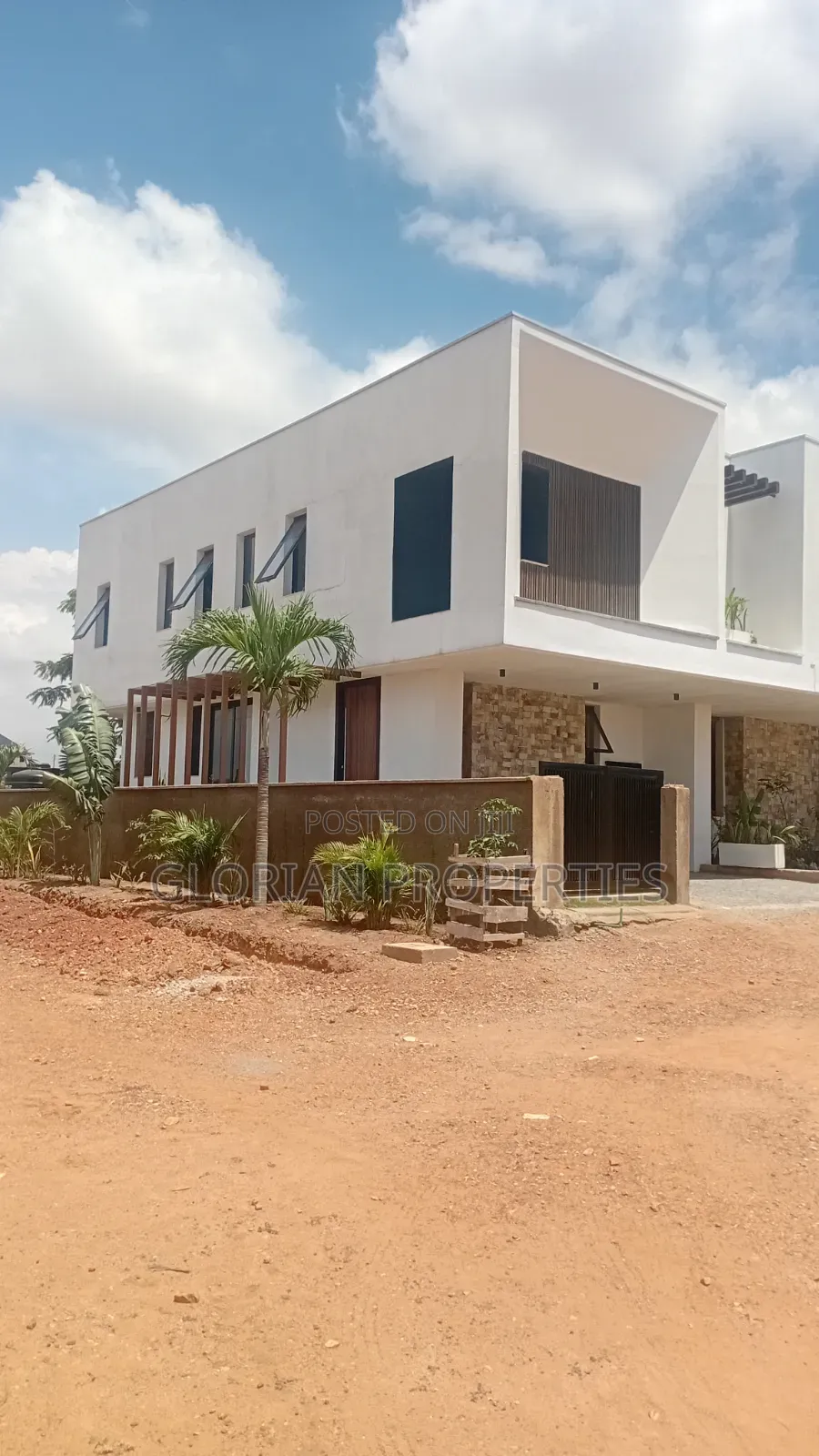 3bdrm Duplex in Highcrest Homes, Police Station for sale