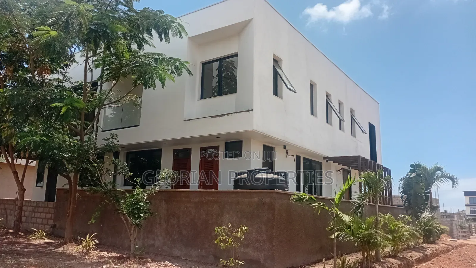3bdrm Duplex in Highcrest Homes, Police Station for sale