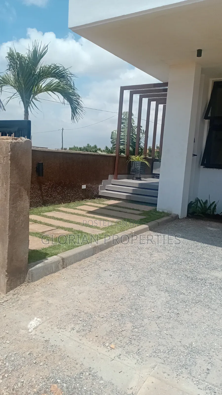 3bdrm Duplex in Highcrest Homes, Police Station for sale