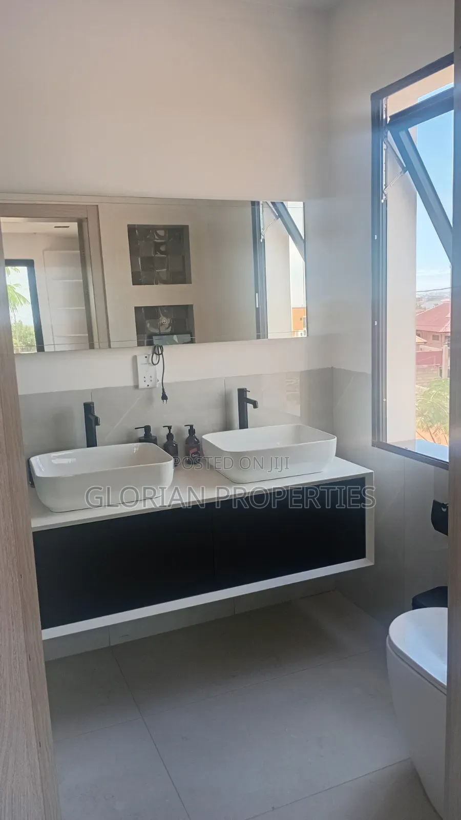 3bdrm Duplex in Highcrest Homes, Police Station for sale