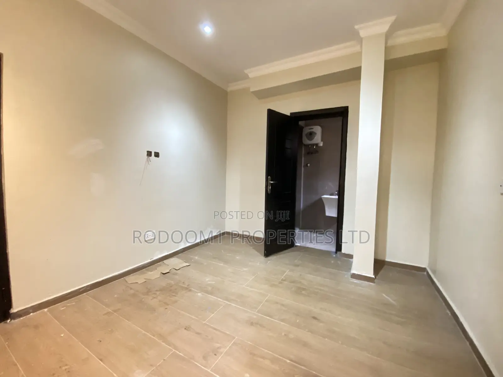 7bdrm Mansion in Mile 7 for sale