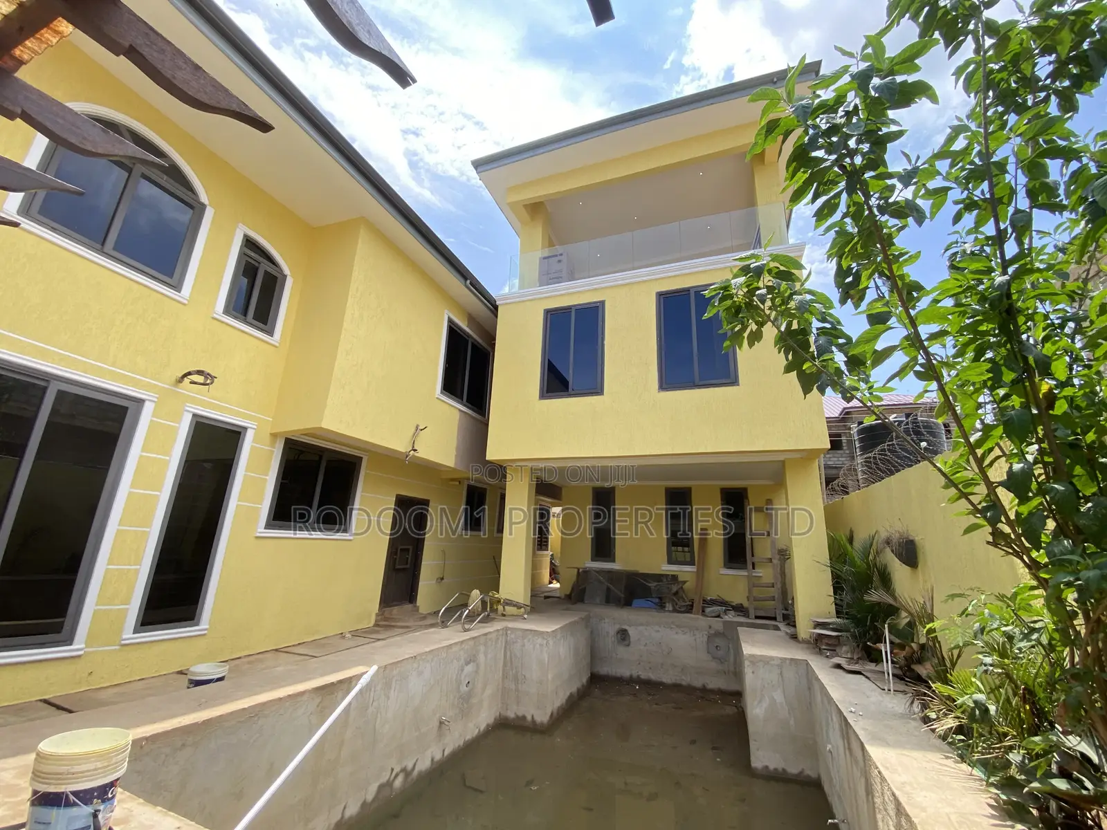 7bdrm Mansion in Mile 7 for sale