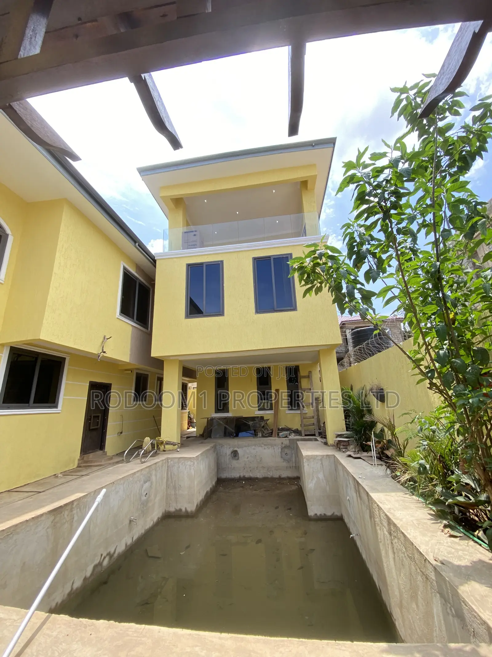 7bdrm Mansion in Mile 7 for sale