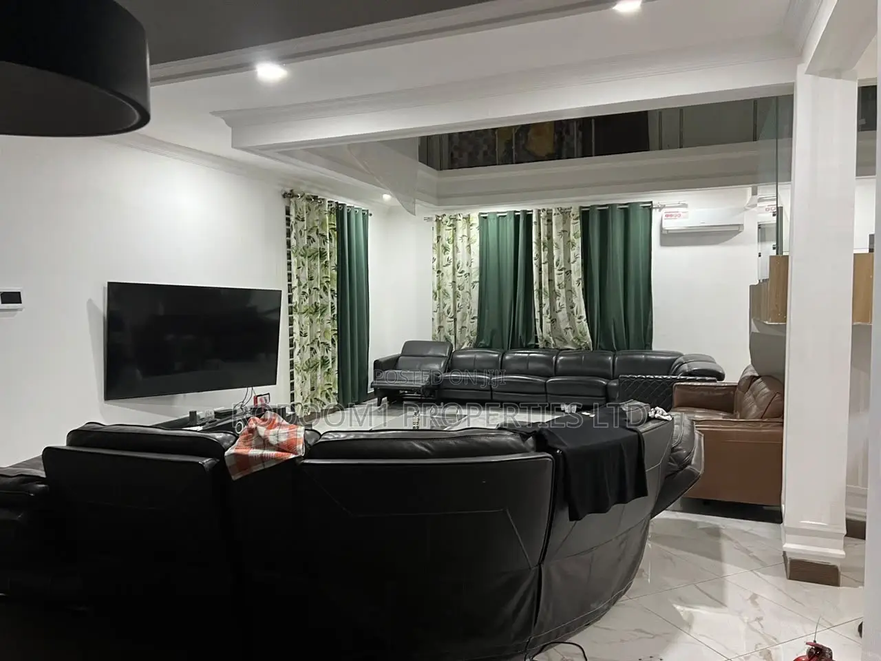 7bdrm Mansion in Mile 7 for sale