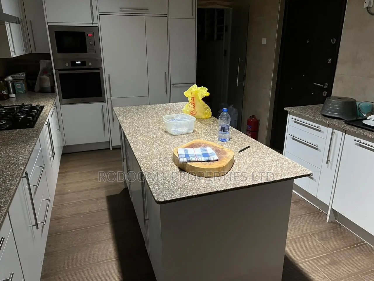7bdrm Mansion in Mile 7 for sale