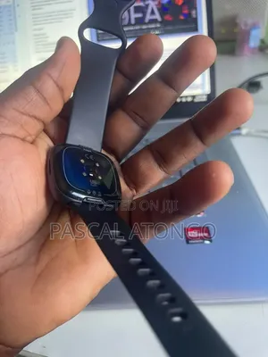 Fitbit Versa 4