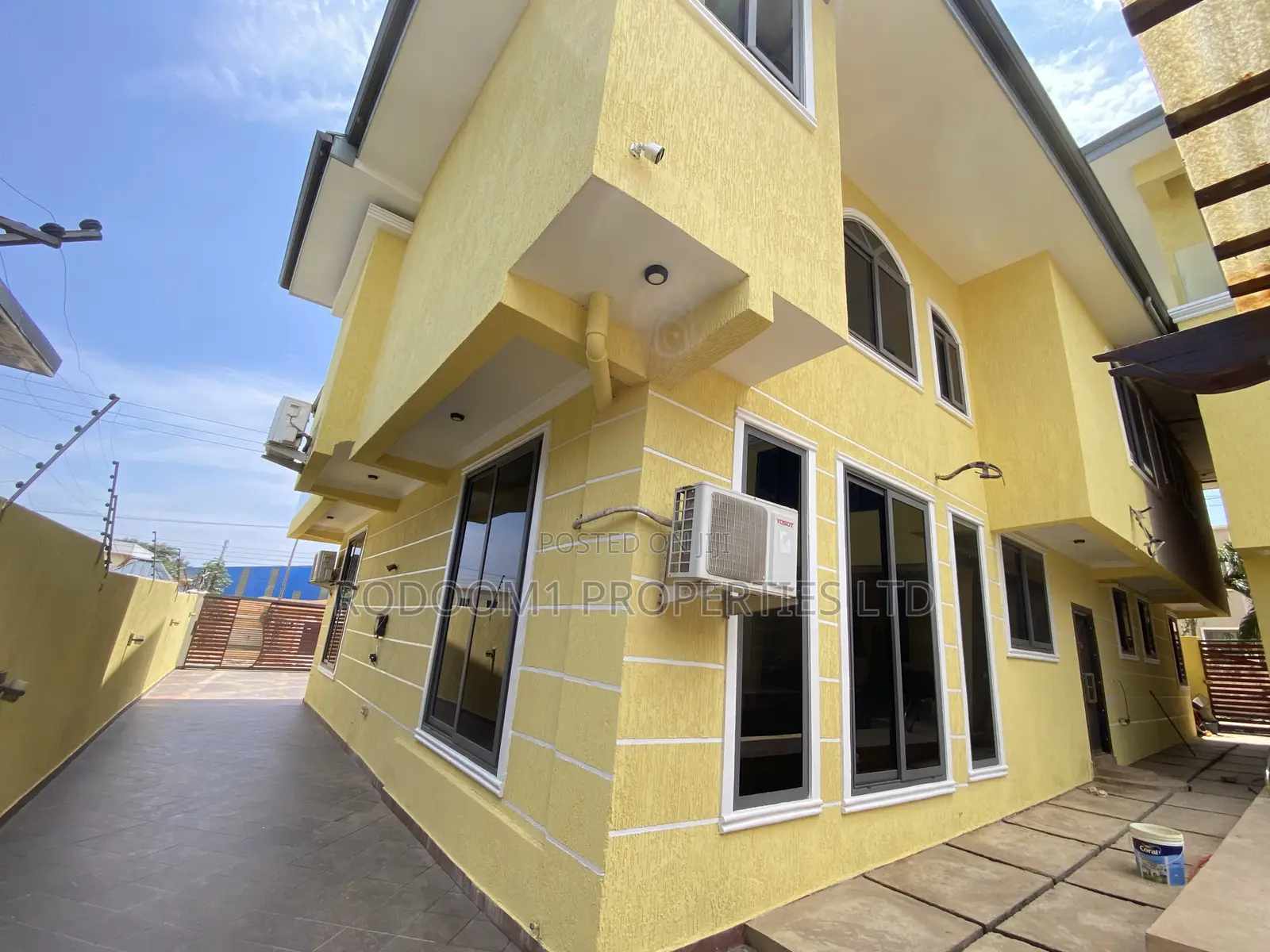 7bdrm Mansion in Mile 7 for sale