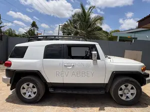Toyota FJ Cruiser 4dr SUV 4WD (4.0L 6cyl 5A) 2014 White