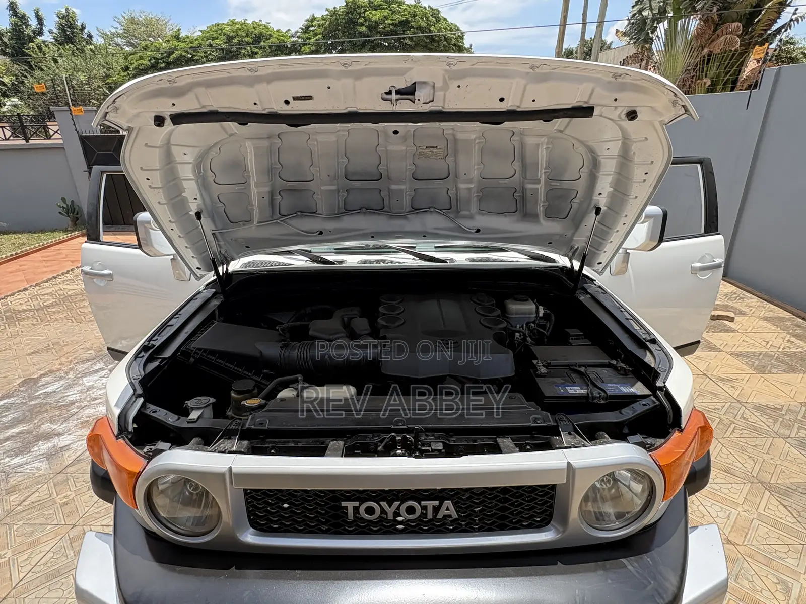 Toyota FJ Cruiser 4dr SUV 4WD (4.0L 6cyl 5A) 2014 White