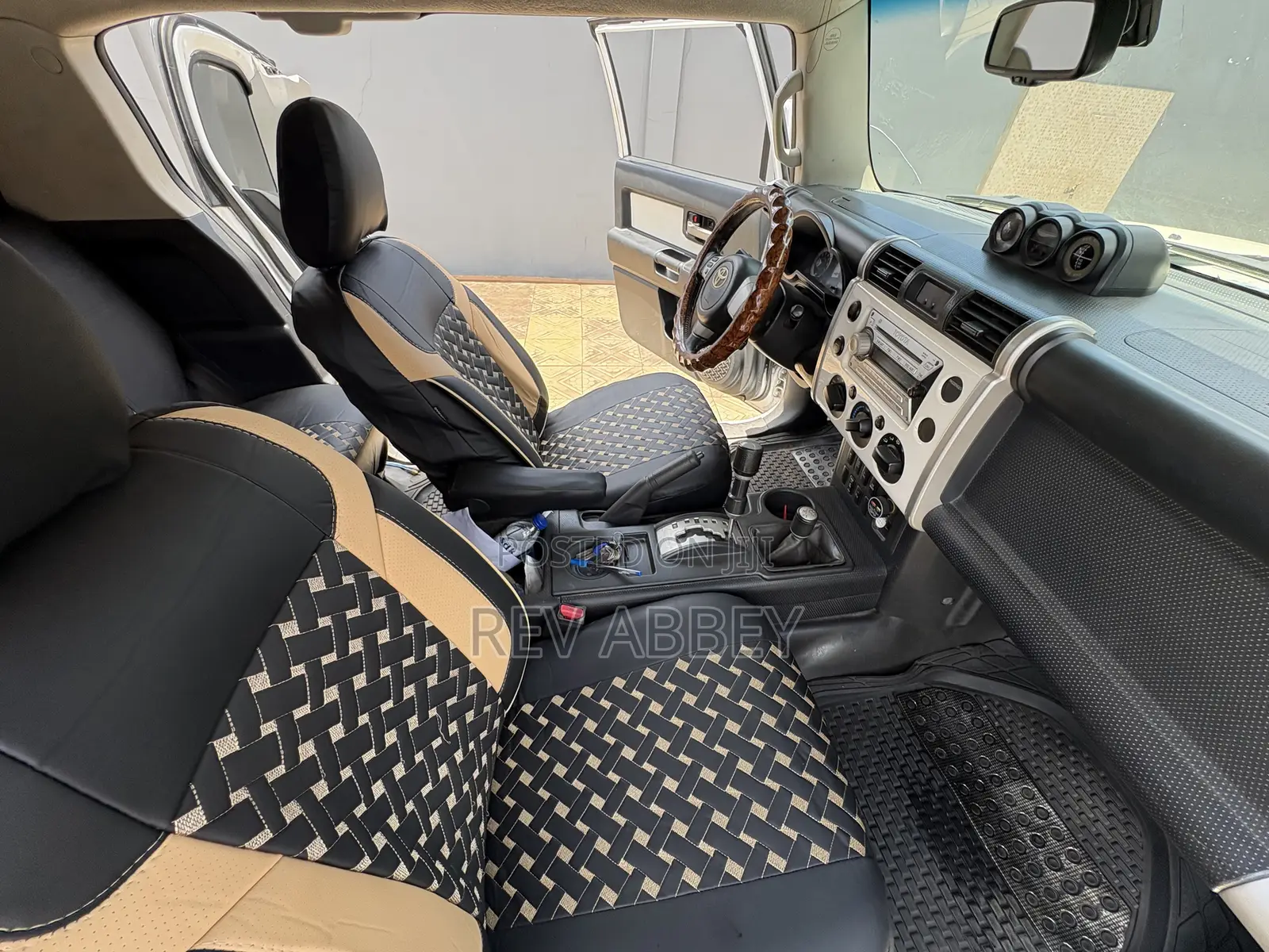 Toyota FJ Cruiser 4dr SUV 4WD (4.0L 6cyl 5A) 2014 White