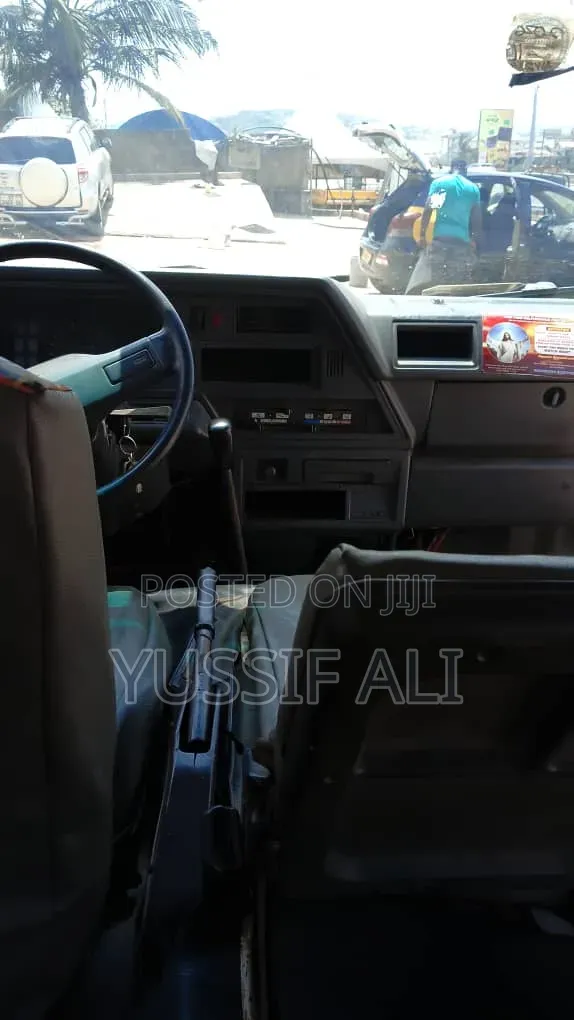 Nissan Caravan (Urvan) 2008 Grey