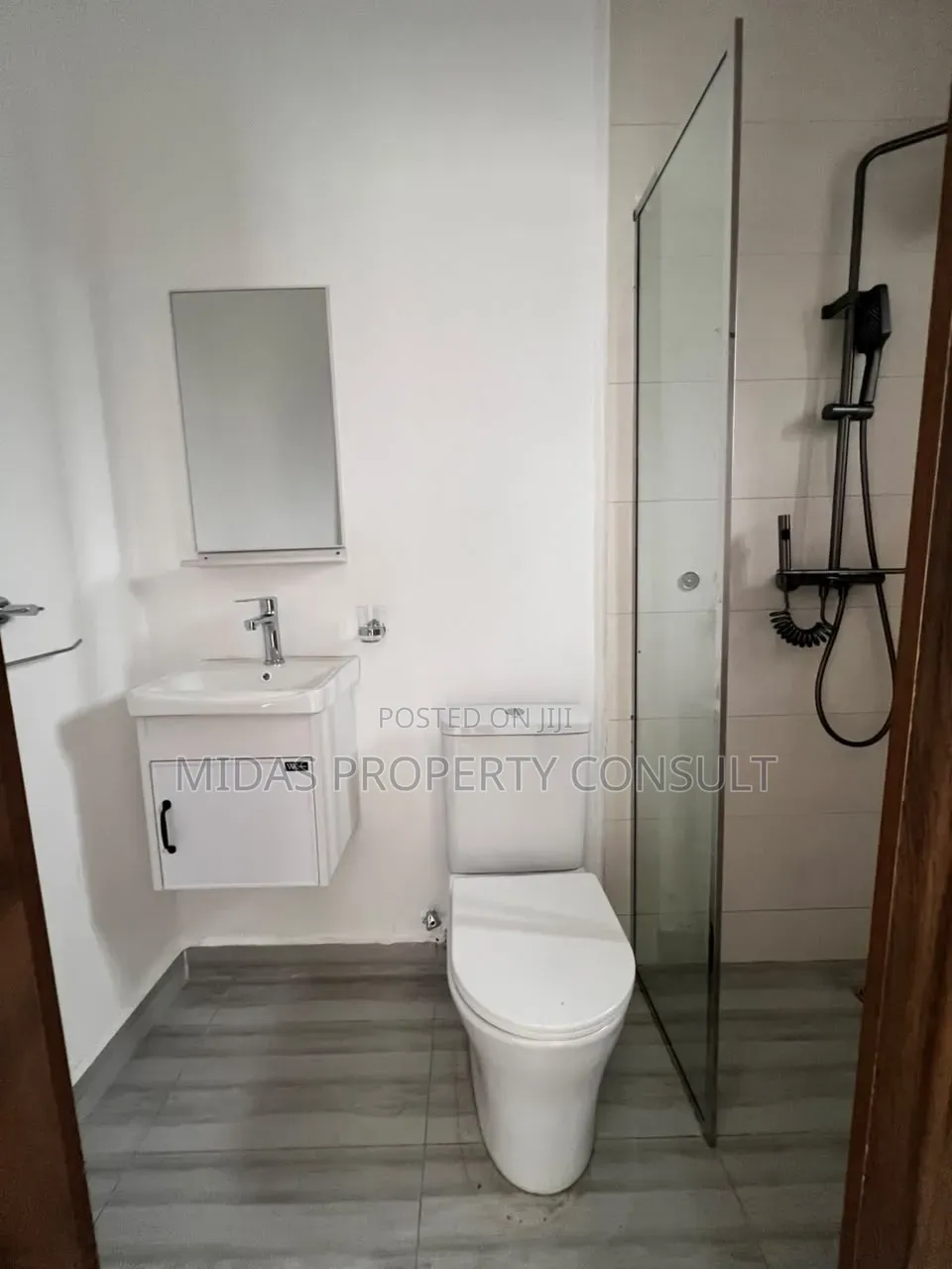 3bdrm House in Ogbojo, Accra Metropolitan for sale