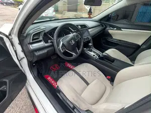 Honda Civic EX 4dr Hatchback (1.5L 4cyl) 2017 White