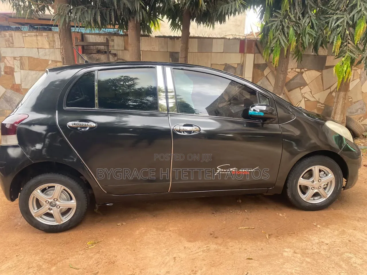 Toyota Vitz 2010 Black