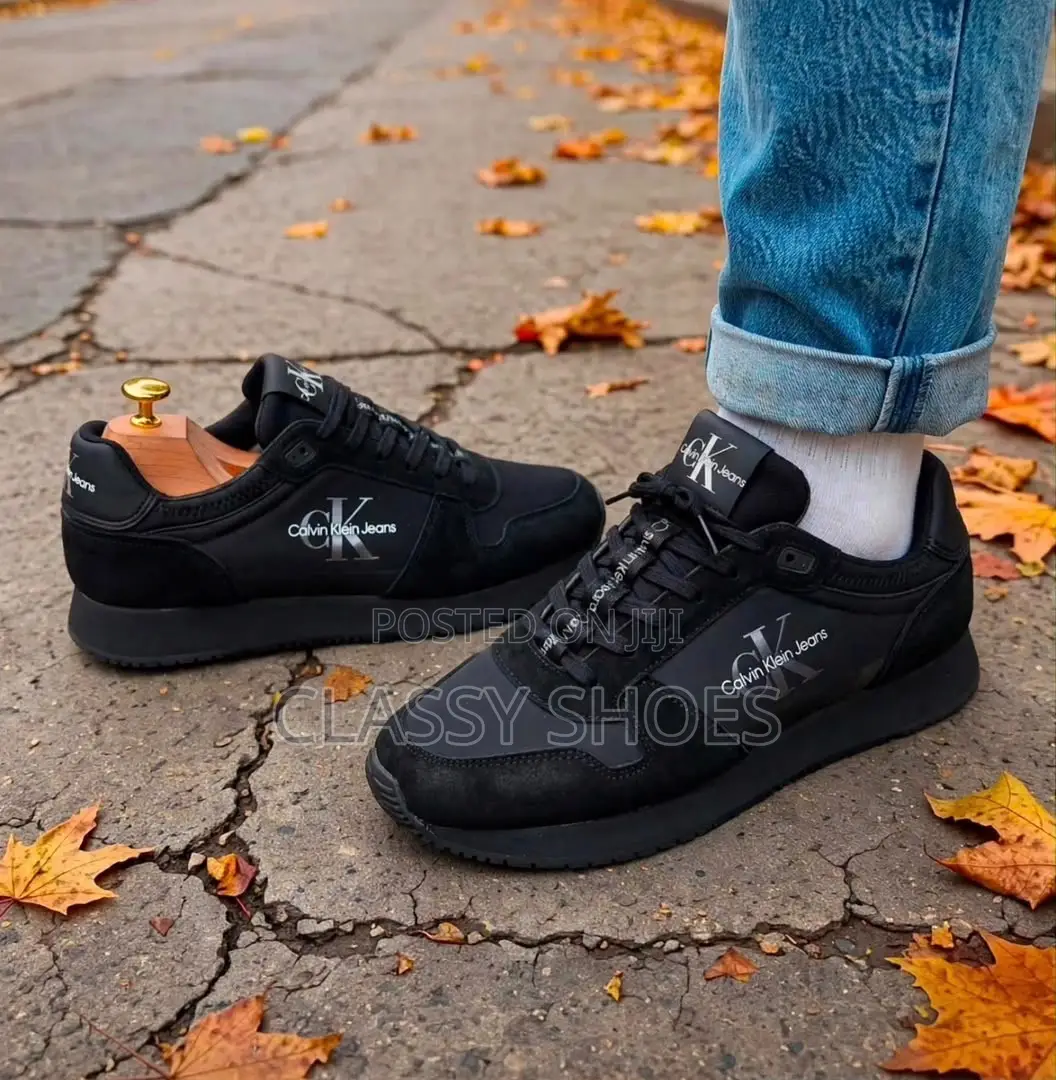 Calvin Clean All Black Edition