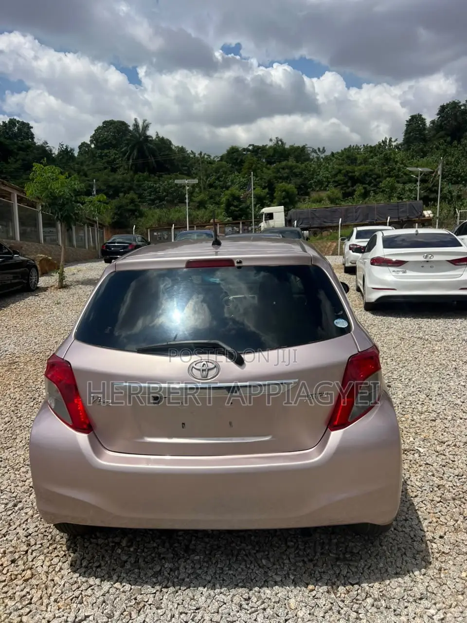Toyota Vitz 2012