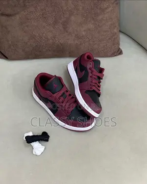 Jordan1 Dunk Low Wine and Black